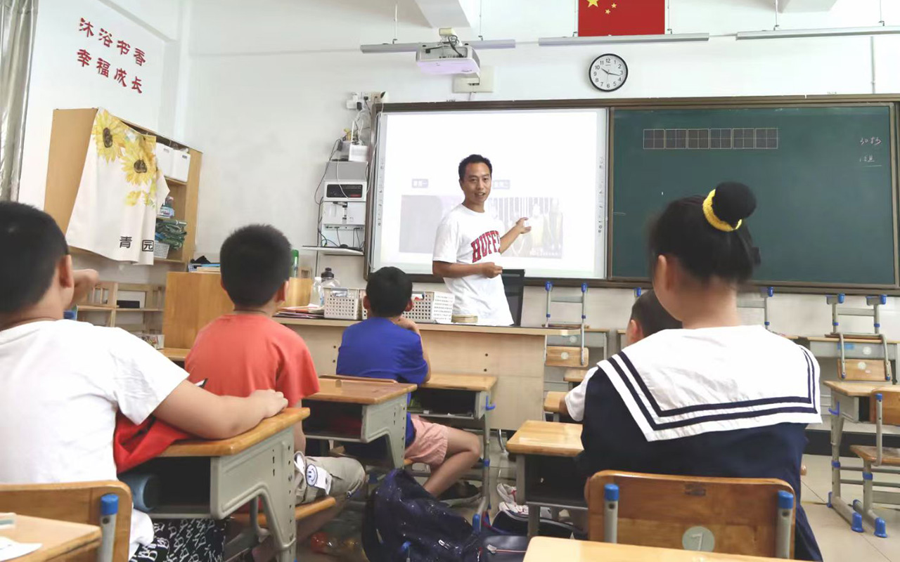 尼玛钟公庙中心小学